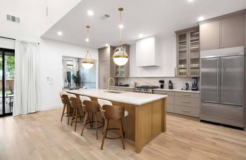 Little Forest Hills House | 6BD/5BA of Modern Elegance | Cinema, Games, HotTub