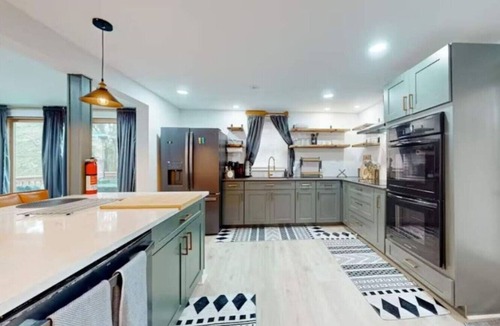 Lake Ariel House | 6BD Luxe Cabin | Hot Tub, Game Room, Golf & Pool