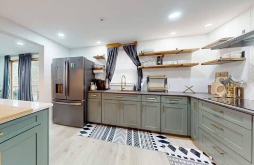 Lake Ariel House | 6BD Luxe Cabin | Hot Tub, Game Room, Golf & Pool