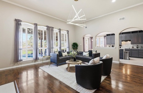 Frisco House | 6BD Luxury Retreat w Backyard & Access Golf Course