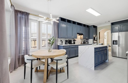 Frisco House | 6BD Luxury Retreat w Backyard & Access Golf Course