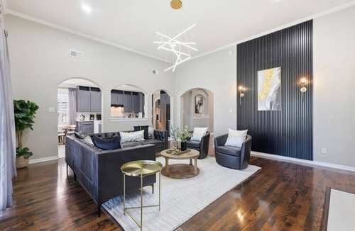 Frisco House | 6BD Luxury Retreat w Backyard & Access Golf Course