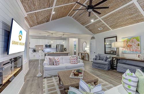 Cottonwood Shores House | 6BD Retreat for 14 Fire Pit | Patio | Lake Access
