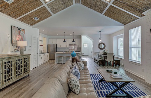 Cottonwood Shores House | 6BD Retreat for 14 Fire Pit | Patio | Lake Access