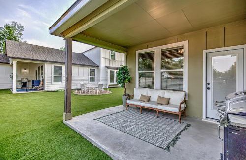 Cottonwood Shores House | 6BD Retreat for 14 with Fire Pit Patio & Lake Access