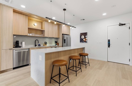 South Lamar Hotel | 6BDR, Brand New Hotel w/Pool + Rooftop | The Code by AvantStay