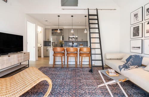 Bouldin House | 6BDR Luxe Pool Retreat City Views, Ping Pong, Foosball, Guest House | Henley