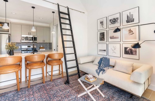 Bouldin Cottage | 6bdr Luxe Pool Retreat City Views, Ping Pong, Foosball, Guest House Henley