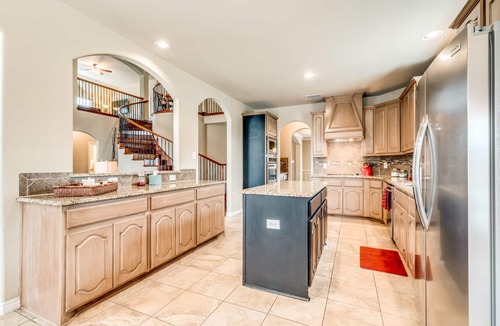 South Arlington House | 6Bdrm 4Bth Pool 3 king sleeps 20