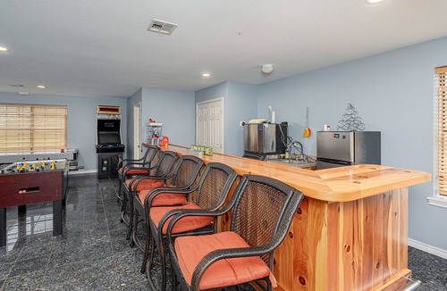 Kingston House | 6Bdrm 5ba Ultimate Game Room Swim & Launch Close!