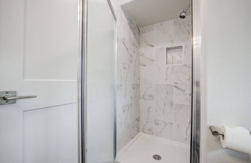 North University House | 6BDRM Hyde Park home near guad