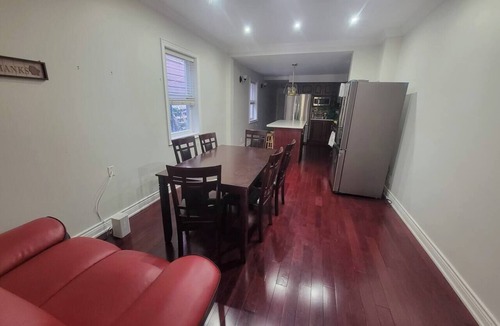 Dovercourt Park House | 6bed 3 bath house in downtown Step to Grocery Store Public Transit Park