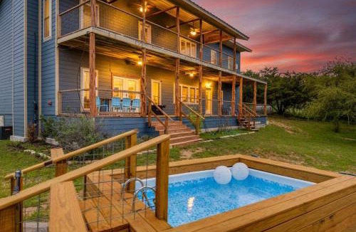 Buchanan Dam House | 6bed 4bath 3 acres with 18i0 degree views pool firepit