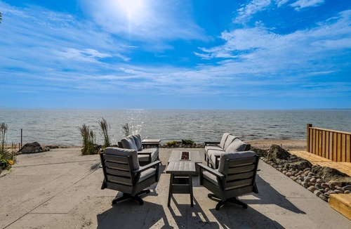 Tiny Cottage | 6bed 5bath brand new beach house in Tiny! West Exposure! Sunsets! Hot tub!