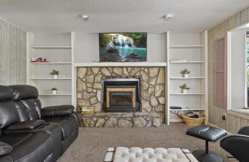 Linn Creek House | 6bedrooms, ramp boat dock slips water toys, nice cove area