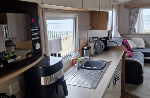 Kinmel Bay Cabin | 6Berth- SeaFront- AmazingViews- FamilyFriendly