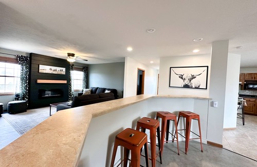Kearney House | 6BR/2.5BA Home on Retreat-like Acreage