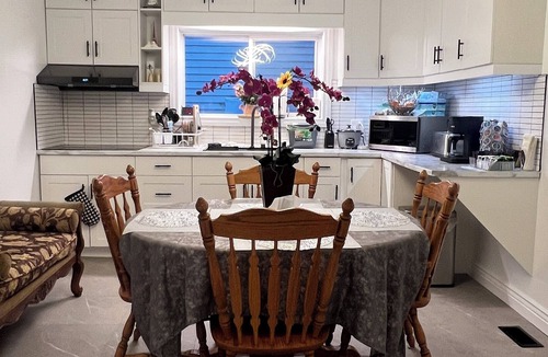Sault Ste. Marie House | 6Br/2 BathRm/kitchen Premium EXCLUSSIVE Luxury Stay