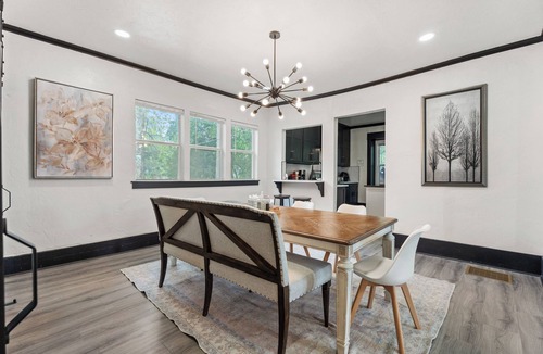Central Oklahoma City House | 6BR | 5 mins OCU | Sleeps 16, full kitchen, Wi-Fi