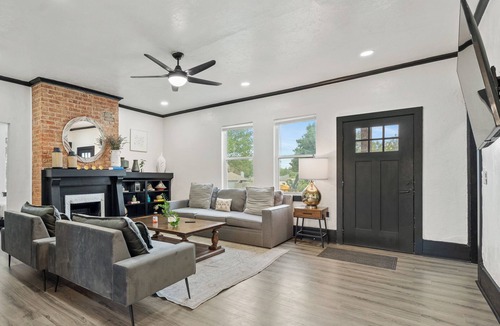 Central Oklahoma City House | 6BR | 5 mins OCU | Sleeps 16, full kitchen, Wi-Fi