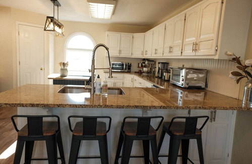Liberty House | 6BR/5BA World Cup Retreat Perfect for Big Groups & Families