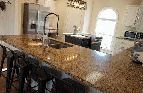 Liberty House | 6BR/5BA World Cup Retreat Perfect for Big Groups & Families
