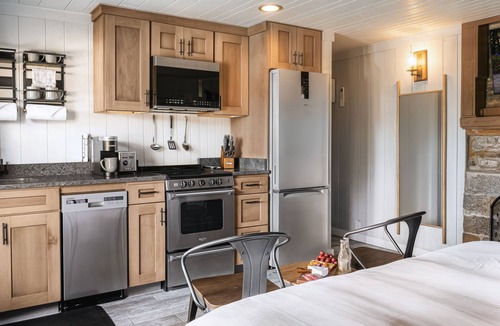 Bryson City House | 6BR/6.5 Mountain Luxury Hot Tub Game Room Town/Mountain Views Walk to Downtown