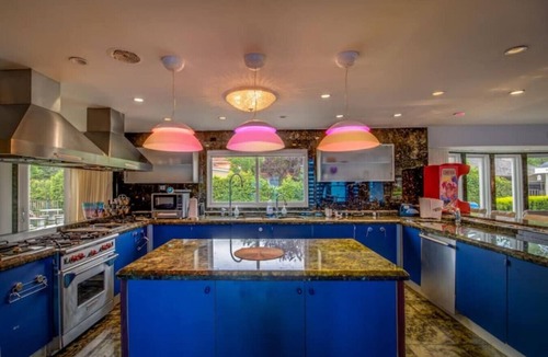 Queens House | 6BR Bayside Home w/Pool + Pool Table