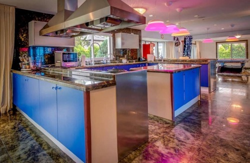 Queens House | 6BR Bayside Home w/Pool + Pool Table