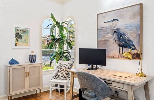 West Palm Beach Villa | 6BR Estate+Heated Pool+Spa+Golf+Courtyard+GameRoom