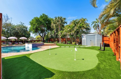 West Palm Beach Villa | 6BR Estate+Heated Pool+Spa+Golf+Courtyard+GameRoom