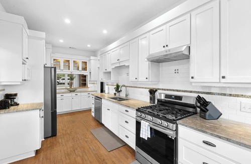 West Campus House | 6BR Family Getaway ❤️ Walk to UT Austin Dining & Entertainment Nearby