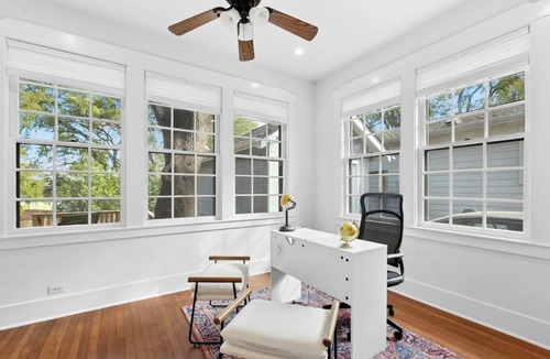 West Campus House | 6BR Family Getaway ❤️ Walk to UT Austin Dining & Entertainment Nearby