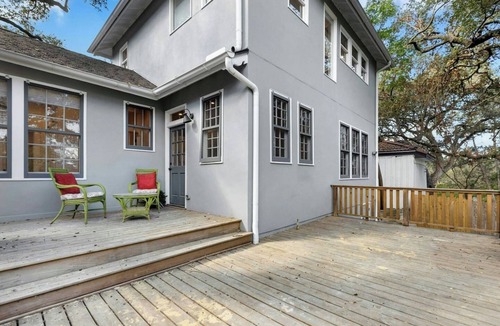 West Campus House | 6BR Family Getaway ❤️ Walk to UT Austin Dining & Entertainment Nearby