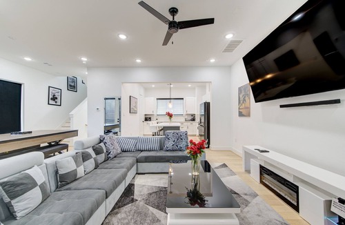 South Central Houston Villa | 6BR Funhouse w/Court, Pool Table Dining & TV in Every Bedroom