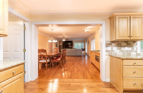 Greensboro House | 6BR Greensboro home with Pool. 3 miles from I-85