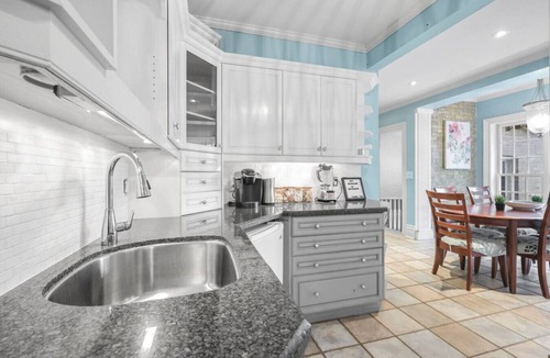 Cobourg House | 6BR | Heated Pool & BBQ | Mins to Beach, Downtown