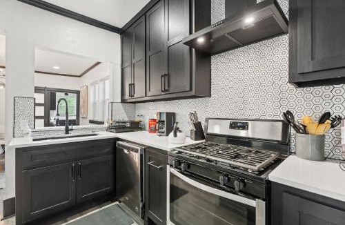 Central Oklahoma City House | 6BR Home 5 mins OCU, Sleeps 16