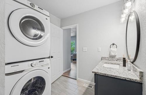 Central Oklahoma City House | 6BR Home 5 mins OCU, Sleeps 14