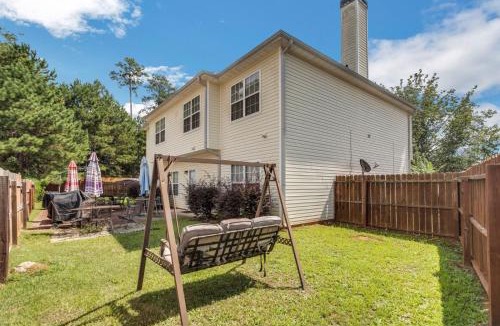 Locust Grove House | 6BR Home Spacious Yard + Grill Peaceful Suburb