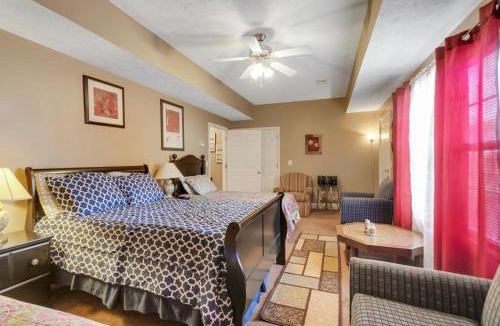 Locust Grove House | 6BR Home Spacious Yard + Grill Peaceful Suburb