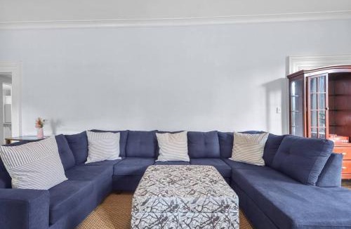 Cobourg House | 6BR house with Heated Pool and BBQ. Mins to Beach and Downtown