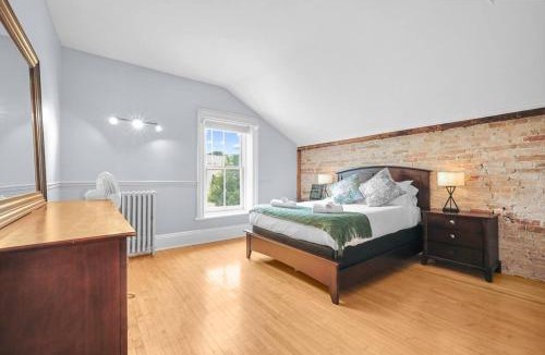 Cobourg House | 6BR house with Heated Pool and BBQ. Mins to Beach and Downtown