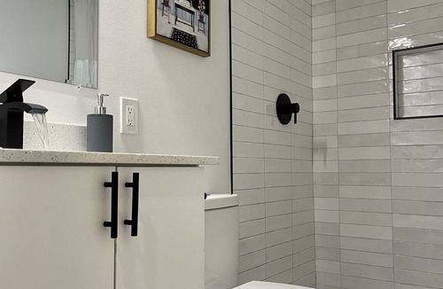 Hancock House | 6Br | Ideal Location to Downtown & UT