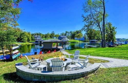 Mineral House | 6BR Lakefront at Lake Anna, Boat Dock, Fire Pit