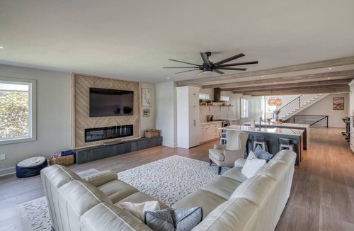 Eatonton House | 6BR Lakefront | Private Dock & Bonfire | Sleeps 12