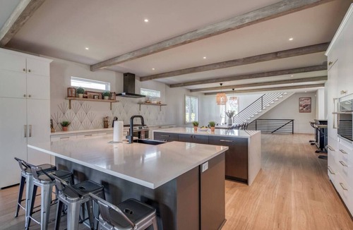 Eatonton House | 6BR Lakefront | Private Dock & Bonfire | Sleeps 12