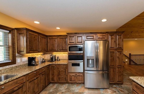 Waterfront Greens House | 6BR Luxury Lakeside Escape w/Indoor Pool/Dock*