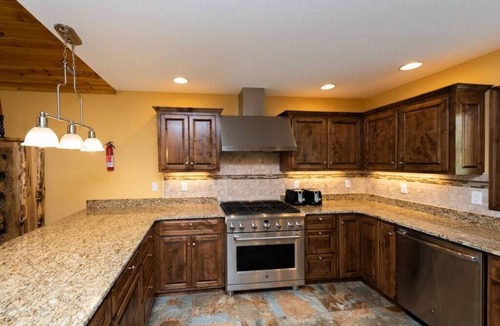 Waterfront Greens House | 6BR Luxury Lakeside Escape w/Indoor Pool/Dock*