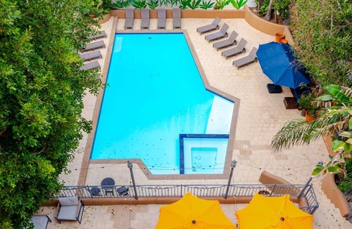Sherman Oaks Villa | 6BR/Music Studio/Pool/Spa/Games/Sauna